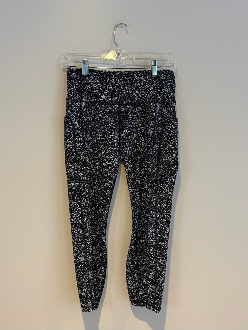 Athleta Black and White Speckled Ultimate Stash 7/8 Leggings Size Petite M